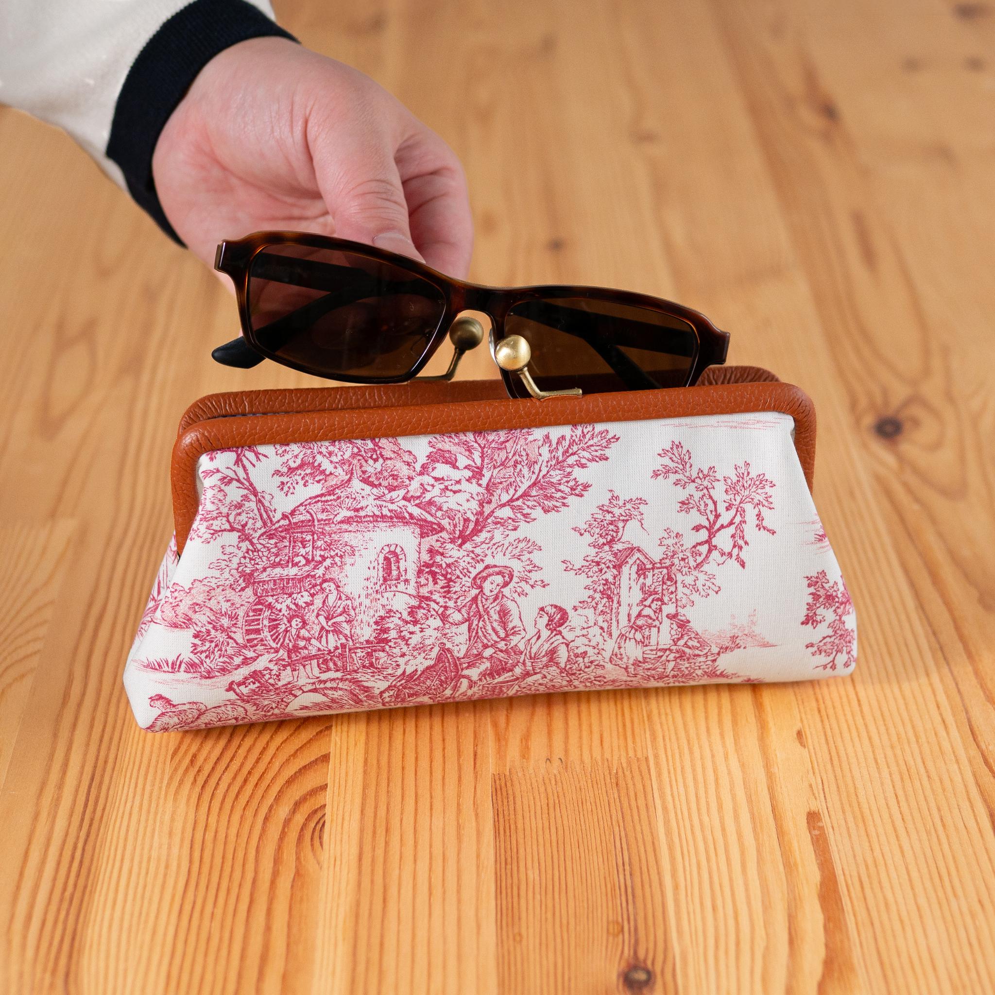 Toile de Jouy 革巻き口金のメガネケース（赤）フランス生地 | 5枚目