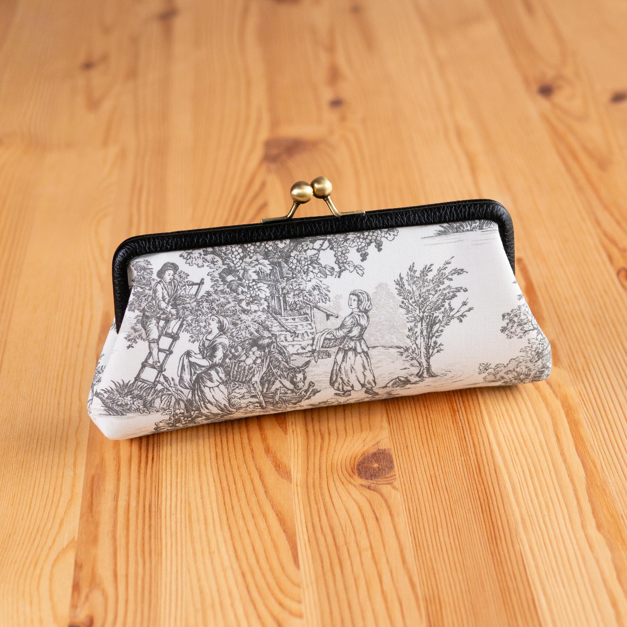 Toile de Jouy 革巻き口金のメガネケース（黒）フランス生地 | 2枚目