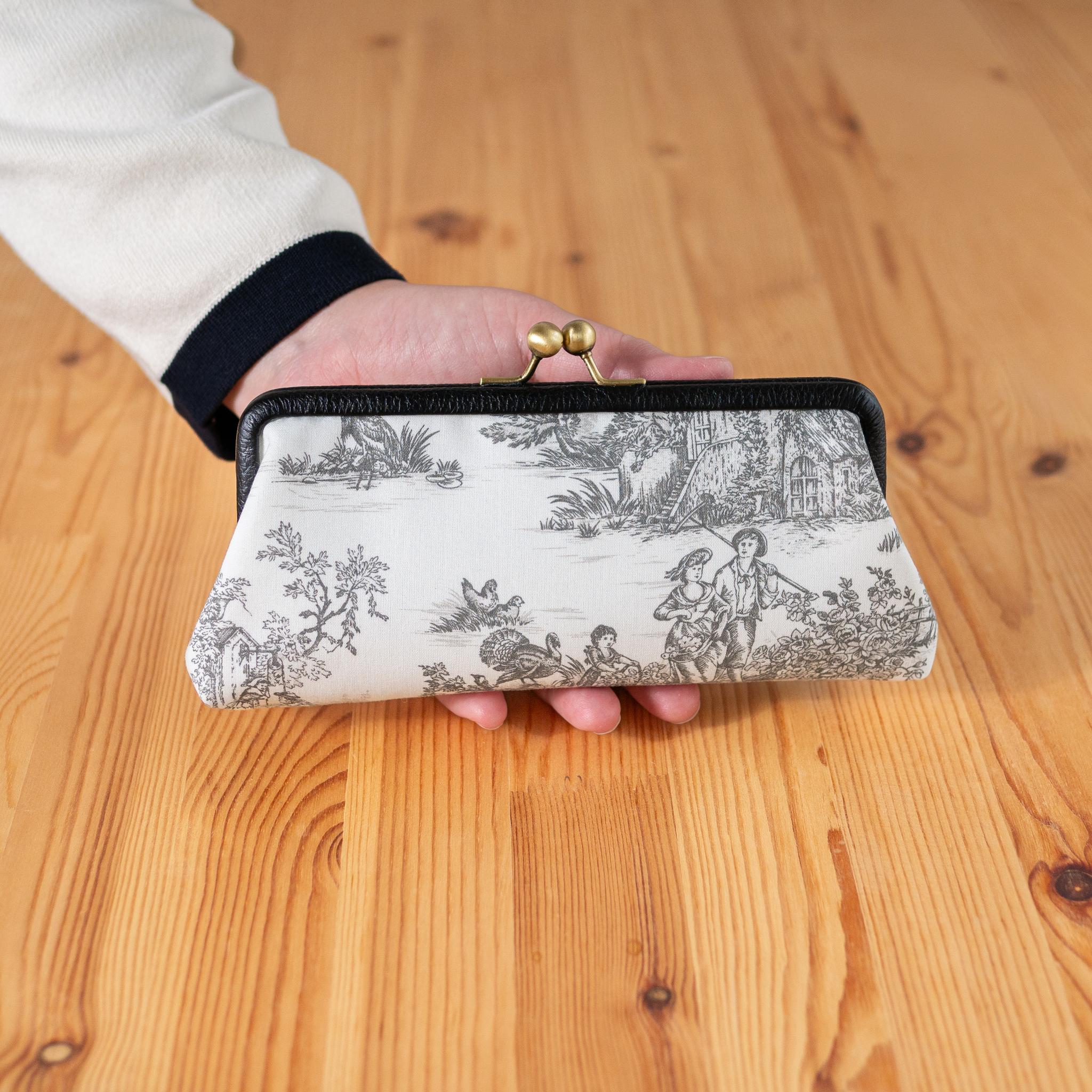 Toile de Jouy 革巻き口金のメガネケース（黒）フランス生地 | 6枚目