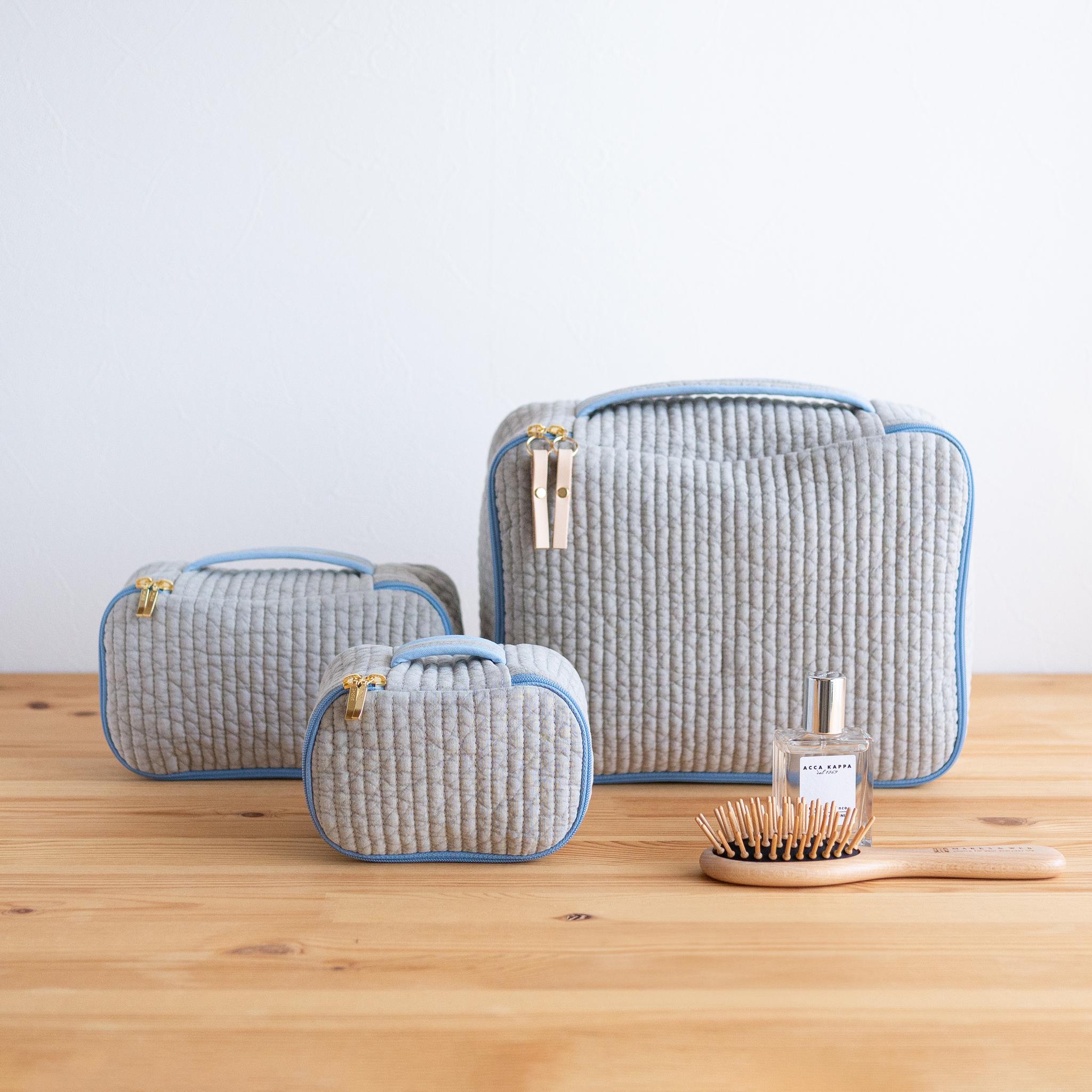 ヌビキルトのトラベルバニティポーチ3点セット（ライトグレー×くすみブルー）